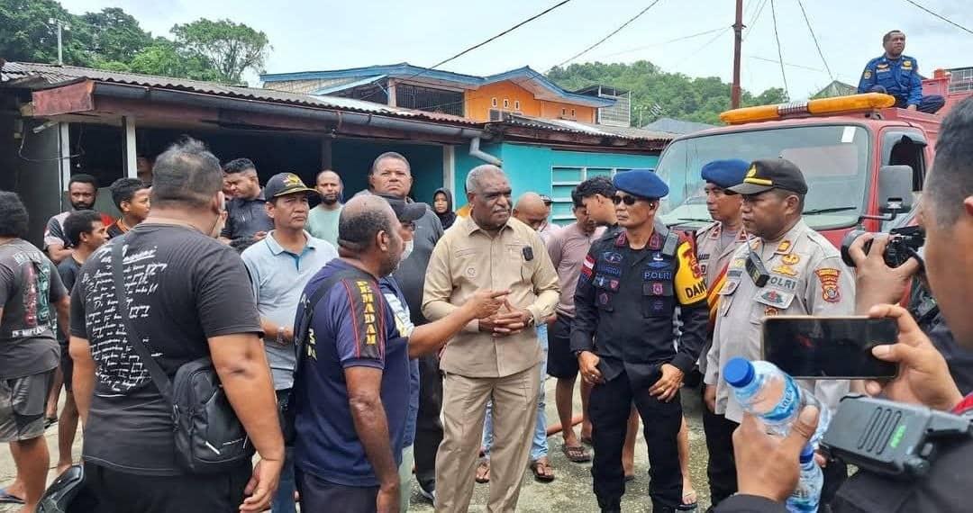 Ilustrasi berita Nasional: Wali Kota Jayapura Tinjau Korban Kebakaran di Vim, Tegaskan Pemerintah Siap Bantu Warga