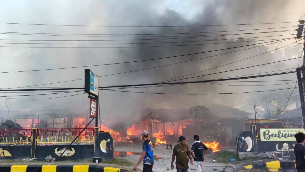 Ilustrasi berita Opini: 11 Ruko dan Pos Jaga Den Zipur 10/KYD Jayapura Hangus Dilalap Api, Ini Dugaan Awal Kebakaran