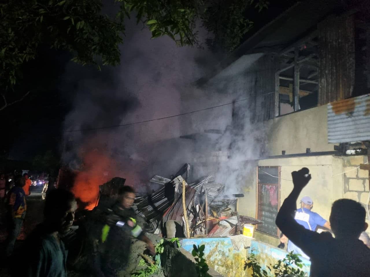 Ilustrasi berita Opini: Gegara Botol Bensin Bocor, Dua Rumah Musnah Terbakar di Sentani, Ibu dan Anak Alami Luka Bakar