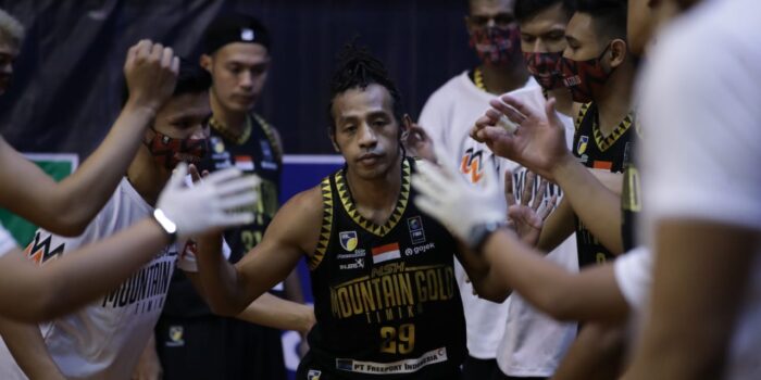 Aksi Pemain NSH Mountain Gold