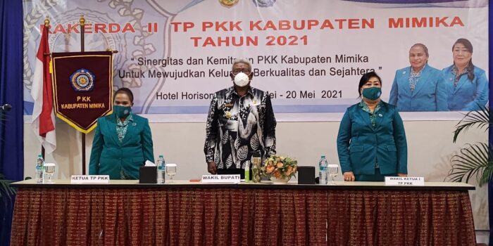 Dari Kiri ke kanan Ketua TP PKK Wakil Bupati dan Wakil Ketua 1 TP PKK