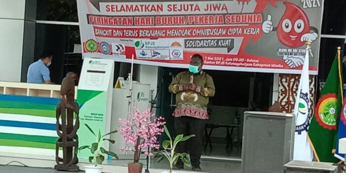 Direktur YPMAK Febian Mahal saat menyaaampaikan sambutan