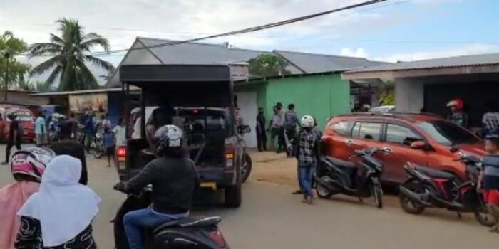 Petugas berjaga jaga di lokasi 1