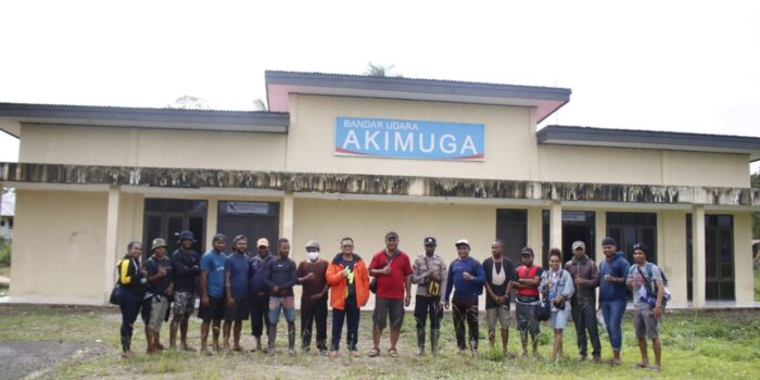 Sekda Gomar di Bandar Udara Akimuga