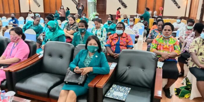 Sekretaris PKK Kabupaten Mimika turut hadir dalam pelantikan ini