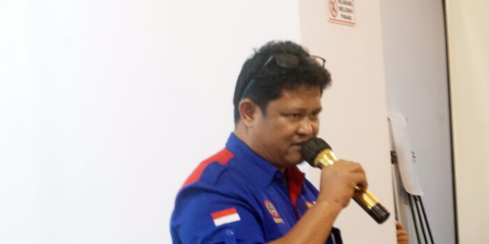 4Pimpinan sedang memberikan arahan kepada peserta