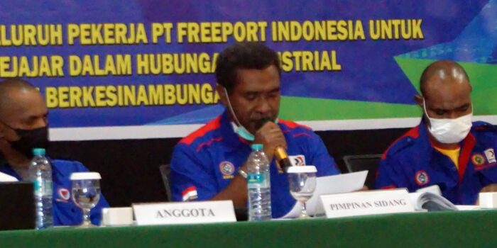 7Pembacaan SK oleh pimpinan sidang