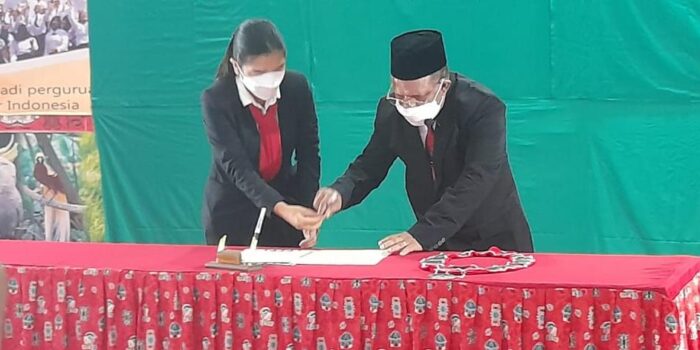 Penandatanganan berita acara pelantikan
