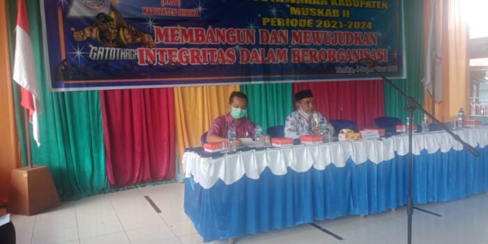 Ketua Panitia Muskab KKJB, H. Bahroni didampingi Sekretaris Panitia Muskab KKJB, M. Rosyid saat membuka acara.