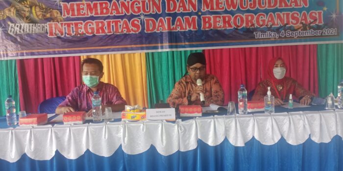 Dewan Presidium Sementara Muskab KKJB saat memimpin pengesahan tata tertib.
