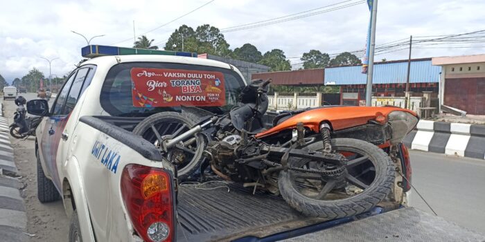 Motor Korban dibawa Petugas