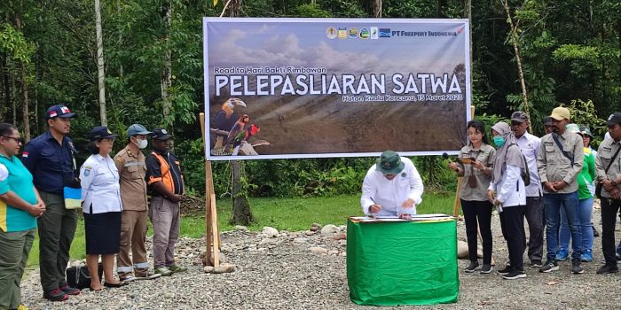 penandatanganan berita acara oleh Kepala Seksi Konservasi Wilayah II Timika