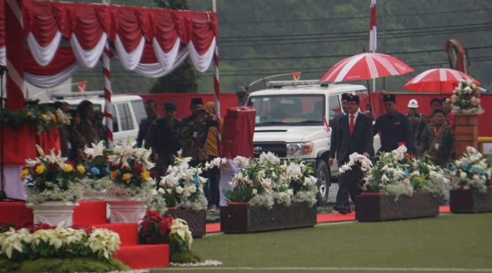 Presiden Direktur PTFI Tony Wenas saat tiba di lapangan upacara