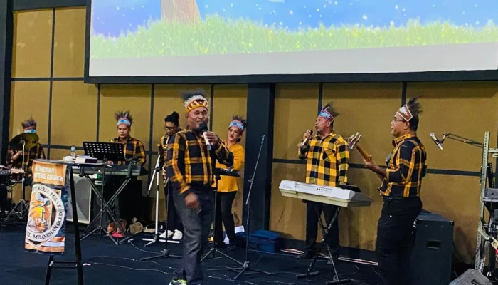 Band puji pujian dalam ibadah syukur
